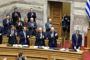 Η πιο μεγάλη ώρα για την κυβέρνηση που είναι πλέον πολύ στριμωγμένη