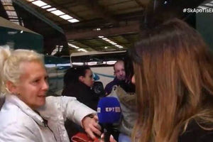 Επικοί διάλογοι στον «αέρα» της ΕΡΤ ανάμεσα σε δημοσιογράφο και καρναβαλιστές