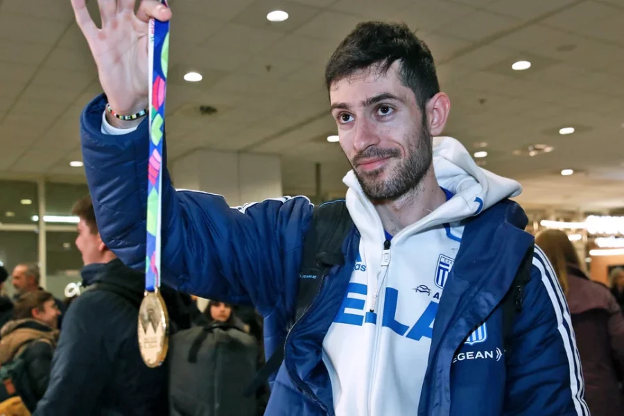 Ο Τεντόγλου επέστρεψε στην Ελλάδα και χαρακτήρισε το χρυσό στο Παγκόμιο ως «σάπιο»