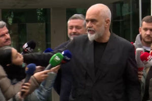 Σάλος με τον Έντι Ράμα: Έσπρωξε γυναίκα δημοσιογράφο