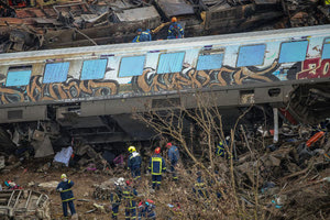 Τέμπη: Οργισμένοι οι συγγενείς για την αποφυλάκιση του σταθμάρχη