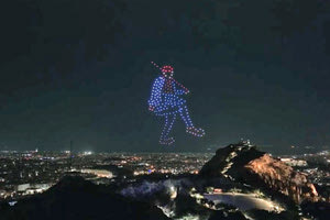 Τσολιάδες και γιαταγάνια: Φαντασμαγορικό θέαμα στον αττικό για τον εορτασμό της 25ης Μαρτίου