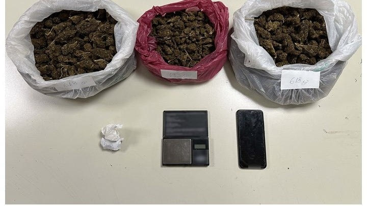 28χρονος είχε στο σπίτι του πάνω από ένα κιλό ακατέργαστη κάνναβη