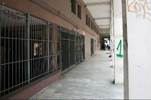 Πατήσια: 19χρονος εισέβαλε με σφυρί και μαχαίρι σε σχολείο, τραυμάτισε μαθητή και τον διευθυντή!