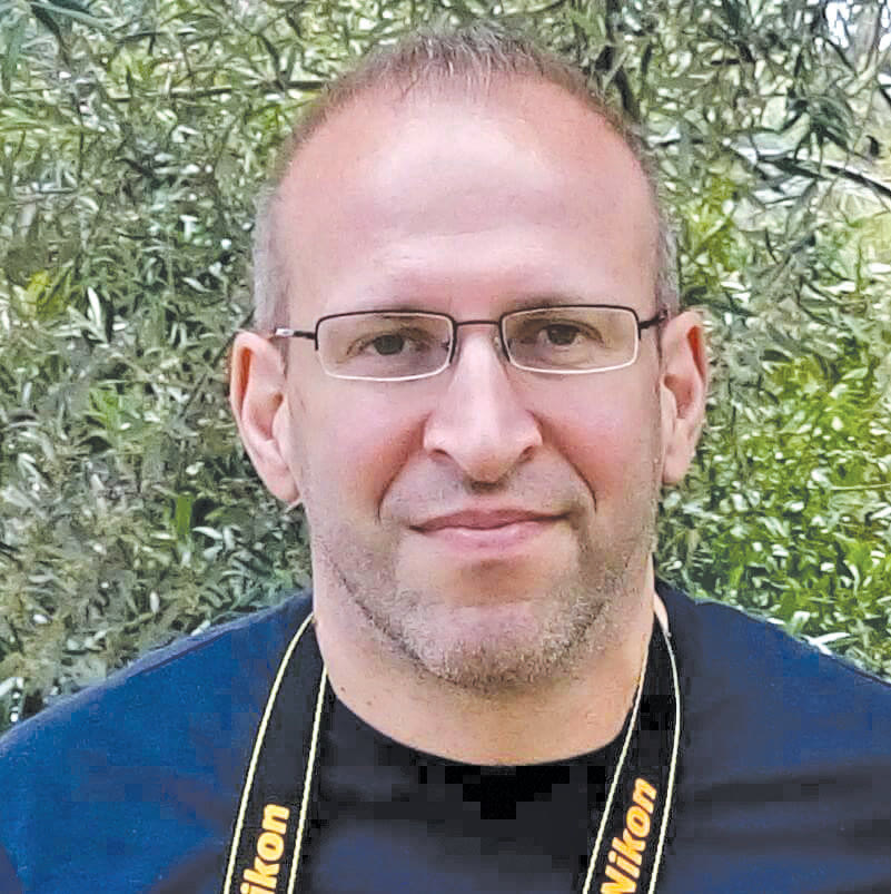 μενεγακης-γιατρός 