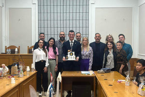 H μια έκπληξη μετά την άλλη, για τον εορτάζοντα Γιώργο Καρτσάκη