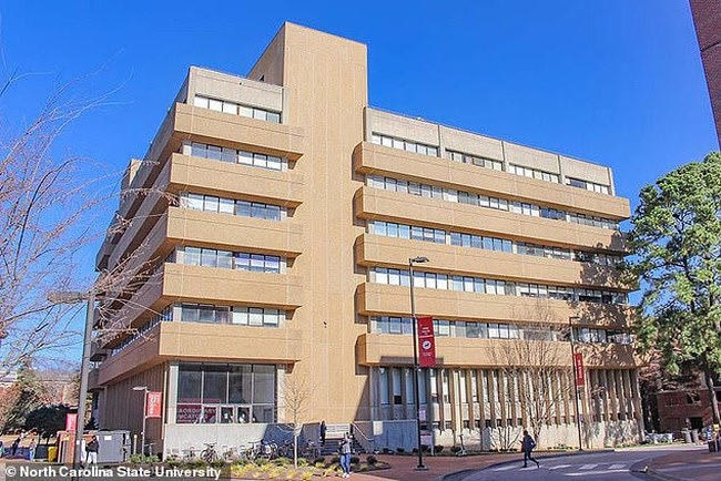 Παγκόσμιο σοκ: 150 φοιτητές στο Πανεπιστήμιο στη Β. Καρολίνα διαγνώστηκαν με καρκίνο - Αίθουσες γεμάτες με τοξικά χημικά