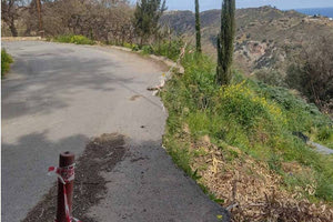 Καταγγελία για άσφαλτο που ”αιωρείται του γκρεμού και δρόμο που δεν χωράει δύο αυτοκίνητα!”