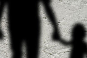 Παππούς κατηγορείται ότι κακοποιούσε σεξουαλικά τα τέσσερα εγγόνια του!