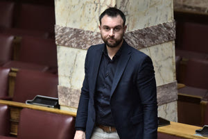 Ξύλο στη Βουλή: Ελεύθερος με περιοριστικούς όρους ο Κωνσταντίνος Φλώρος