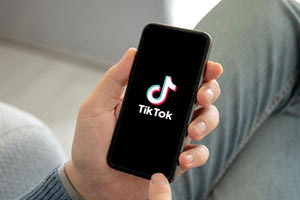 «Δεν βάζουμε πωλητήριο», απαντά το TikTok στις ΗΠΑ