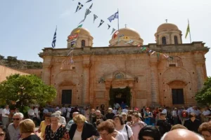 Επενέβη η…. αστυνομία σε μονή της Κρήτης για την λειτουργία την Κυριακή των Βαΐων