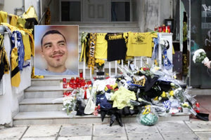 Ένα τραγούδι στη μνήμη του Άλκη Καμπανού ανήμερα των γενεθλίων του