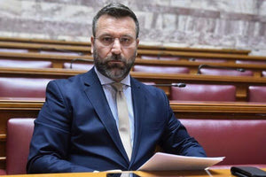 Βασίλης Γραμμένος για τον ξυλοδαρμό του στη Βουλή: «Μου έριξε γροθιά στη μύτη, προσπάθησε να με πνίξει»