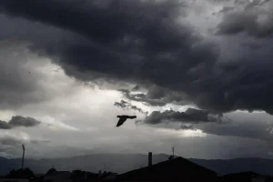 Καιρός: Πέφτει η θερμοκρασία – Τοπικές βροχές αναμένονται στην Κρήτη