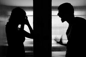 Αρχικά απείλησε ότι θα σκοτώσει τη μητέρα του και μετά την έκλεψε