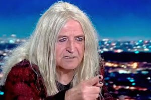 Καρβέλας…ποιητής, οργισμένος, ανερμάτιστος και χωρίς φρένα