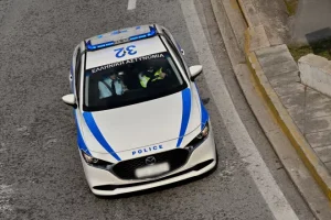 Σοκ στη Γλυφάδα: Χτυπούσε τη γυναίκα του και αυτοκτόνησε μόλις έφτασε η αστυνομία