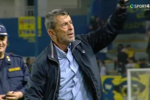 Ο συγκινημένος Γιάννης Πετράκης αποθεώθηκε στο γήπεδο και ”απάντησε” με μια υπέροχη μαντινάδα