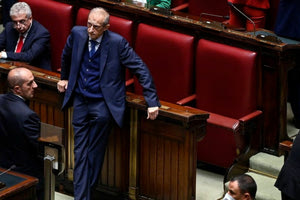 Ιταλία: Έρευνα για τον πρώην υπουργό που…βούτηξε το άρωμα από τα αφορολόγητα