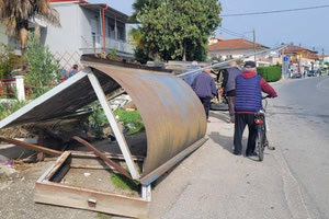 Βέροια: Αυτοκίνητο έπεσε σε στάση λεωφορείου, σκοτώθηκαν δύο γυναίκες!