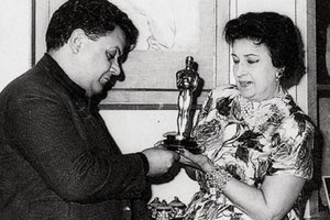 Το Όσκαρ που…στοίχειωνε τον Μάνο Χατζηδάκι