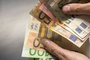 Επίδομα 250 ευρώ: Ποιοι θα το λάβουν – Ποιοι αποκλείονται