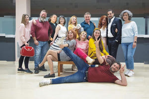 Οι εφοριακοί αφήνουν τον ΦΠΑ… κι ανεβαίνουν στη σκηνή