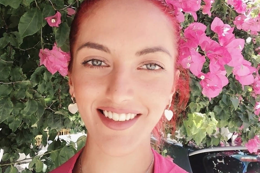 Γυναικοκτονία στους Αγ. Αναργύρους: Βαρύ το κλίμα στο μνημόσυνο της Κυριακής Γρίβα