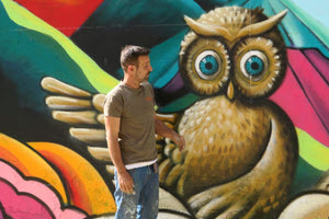 Επέστρεψε στο σχολείο του για να «σβήσει» με γκράφιτι τις «μουτζούρες» άλλων