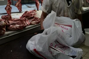 Το Πάσχα της… ακρίβειας: 19% ακριβότερο το Πασχαλινό τραπέζι φέτος – «Χρυσός» ο οβελίας