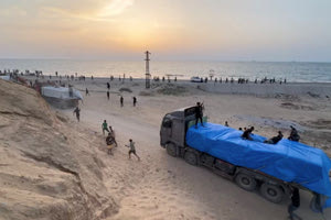 Γάζα: Εκφορτώνονται οι πρώτες παλέτες με ανθρωπιστική βοήθεια – Με λιμό απειλείται ο θύλακας