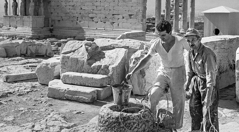 Robert McCabe: «Χαίρε Ξένε Στη Χώρα των Ονείρων» στην Ακρόπολη