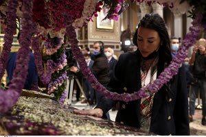 Τι ώρα γίνεται η αποκαθήλωση – Οι λειτουργίες της Μ. Παρασκευής