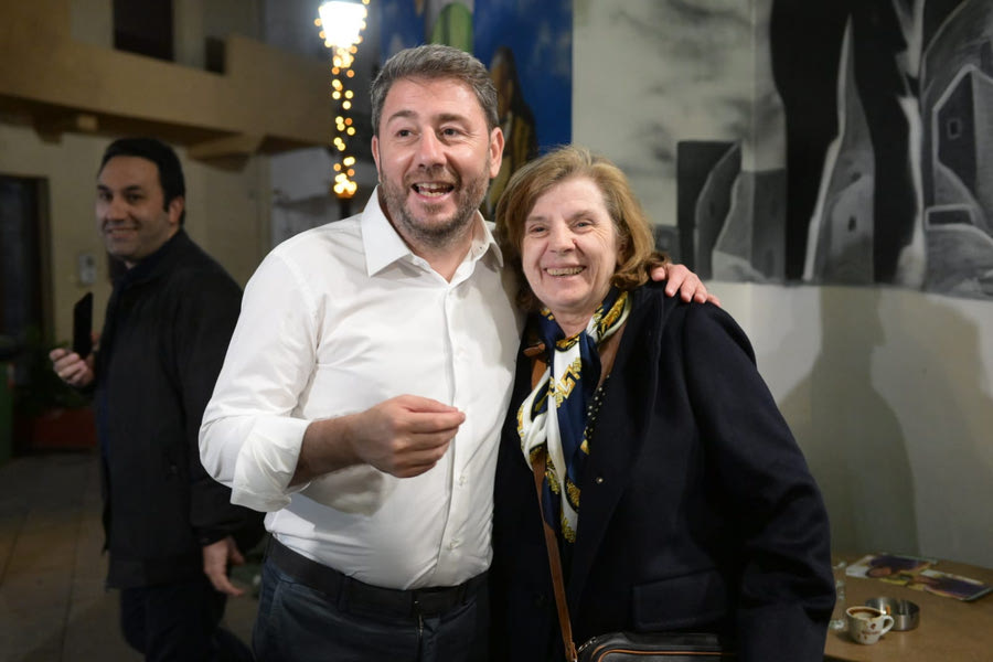 Συγκινητική η ανάρτηση του Ν. Ανδρουλάκη για τη γιορτή της μητέρας