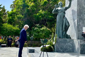 Αλέξης Καλοκαιρινός: «Από τις στάχτες αυτού του πολέμου αναγεννήθηκε η Ευρώπη»