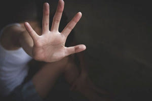 Χτύπησε τη γυναίκα του με μεταλλική ράβδο!