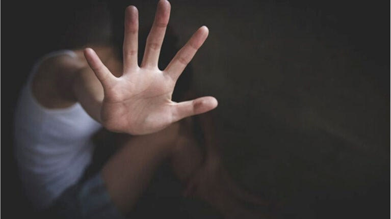 Χτύπησε τη γυναίκα του με μεταλλική ράβδο!