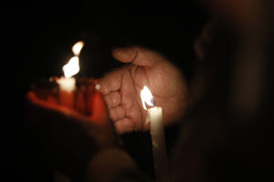 Πυροσβεστική – Τι πρέπει να προσέχουμε με λαμπάδες και κεριά