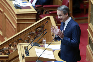 Μετωπική κυβέρνησης- αντιπολίτευσης για τη …φέτα και το λάδι