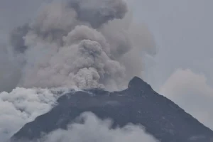 Ινδονησία: Εξερράγη το ηφαίστειο Ίμπου
