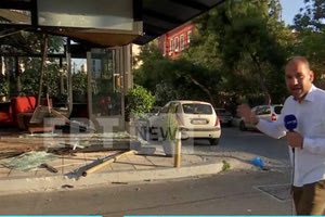 Αυτοκίνητο έπεσε πάνω σε καφετέρια στη λεωφόρο Συγγρού