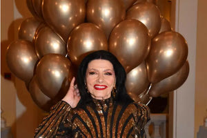 Η Ζωζώ Σαπουντζάκη έγινε 91 χρόνων και το γιόρτασε με ένα μεγάλο πάρτι