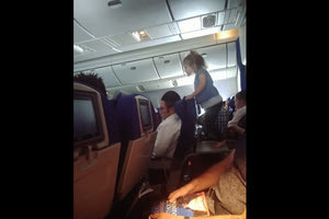 Viral: Νήπιο «τρομοκρατεί» επιβάτες αεροπλάνου