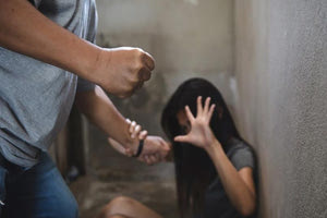 Δίκη: Στο εδώλιο για  απόπειρα ανθρωποκτονίας  σε βάρος της ανήμπορης  συντρόφου του