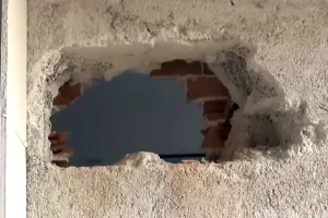 Κινηματογραφικό ριφιφί σε εταιρεία χρυσού στον Πειραιά