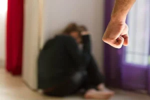 Σύλληψη του γιου μετά από καταγγελία του πατέρα για ενδοοικογενειακή βία