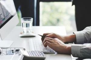 Αργίες: Δείτε πότε πέφτει το επόμενο τριήμερο για τους εργαζόμενους και τι ισχύει για τις αμοιβές