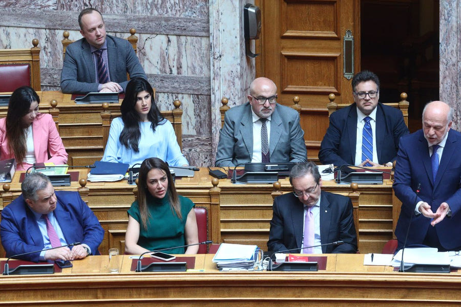 Ψηφίστηκε ο νέος “δικαστικός χάρτης” από τη Βουλή