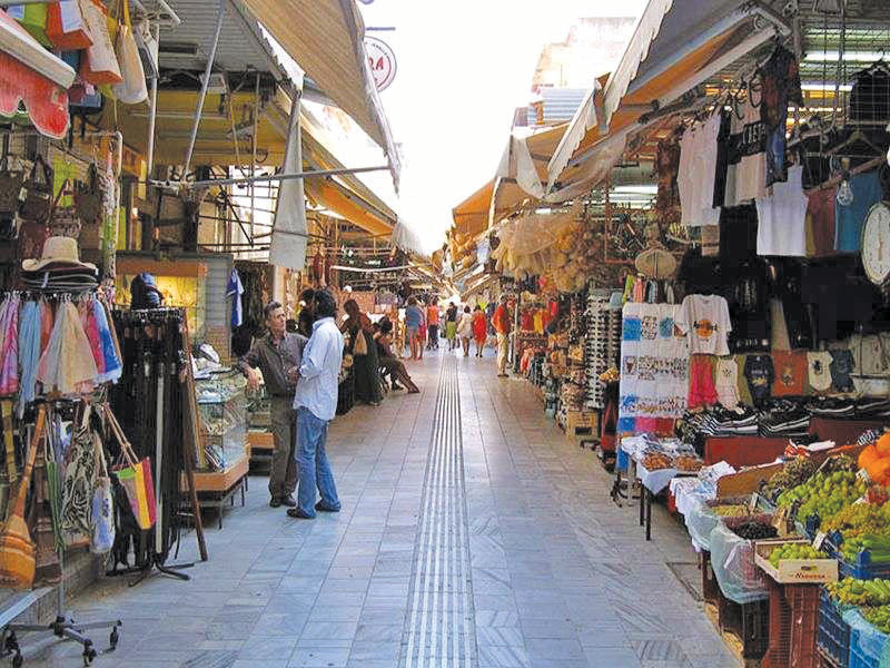 Σε απόγνωση οι καταστηματάρχες εις οδού 1866: Ζητούν… δύο πλακάκια,  εισπράττουν πρόστιμα